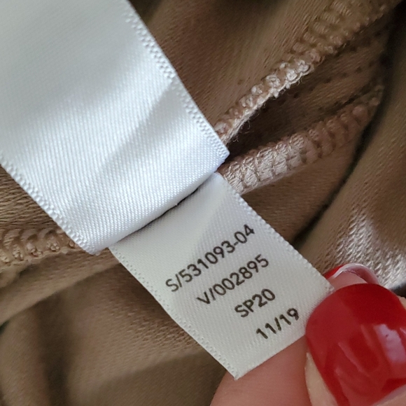 Athleta tan Farallon cargo crops size 6 euc - Picture 10 of 10